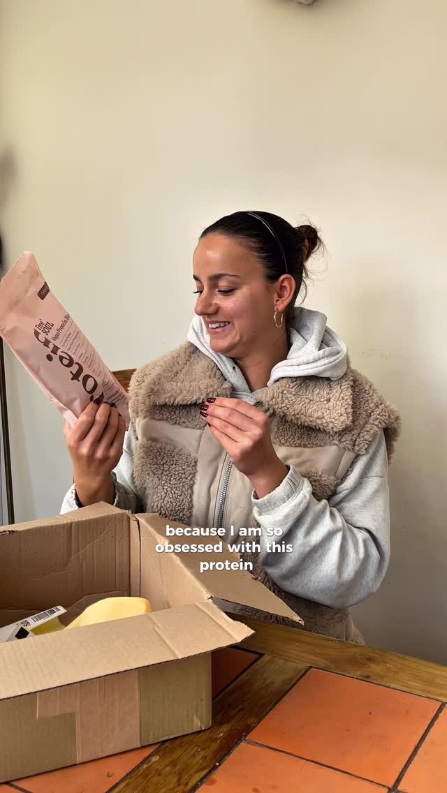 Instagram post by @trainwithemilia for Free Soul. Caption reads: @freesoul delivery day is hereee!! 💪🏽💗 

This....