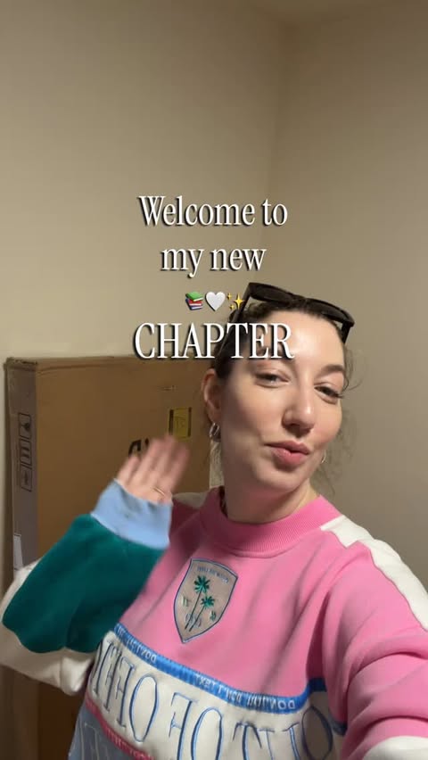 Instagram post by @thebohobookblogger for Roadway Moving. Caption reads: [...] to my new chapter! ✨💕🏡📚 Thanks to....