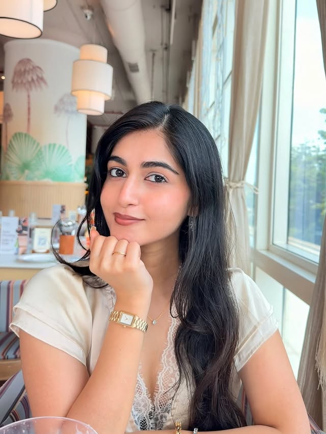 Instagram post by @manasvi._ for Daniel Wellington. Caption reads: [...] that goes with everything 🤍⌚....