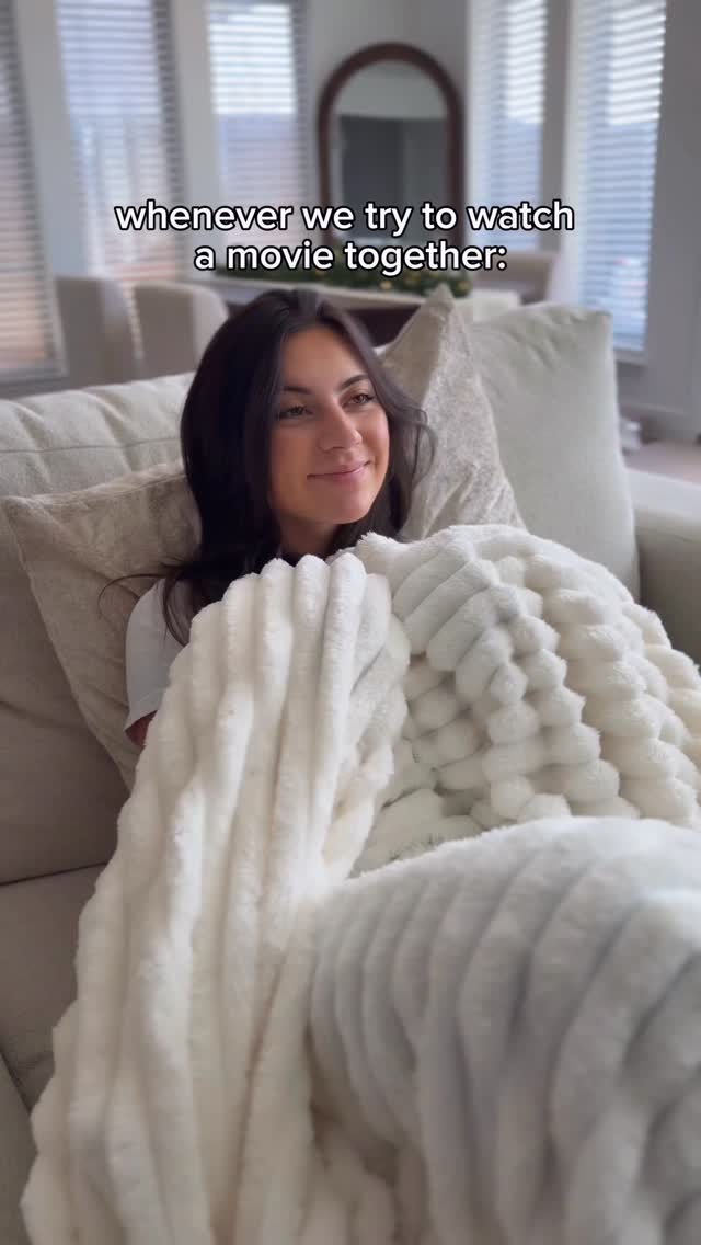 Instagram post by @summerfarage for Bedsure Home. Caption reads: i can’t be the only one😫 

@bedsurehome is too....