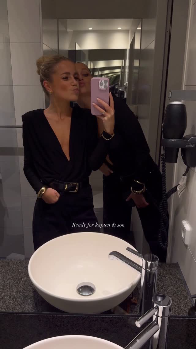 Instagram post by @jessicacorazonx for Kapten Son. Caption reads: Anzeige | Ready for the early black friday sale....