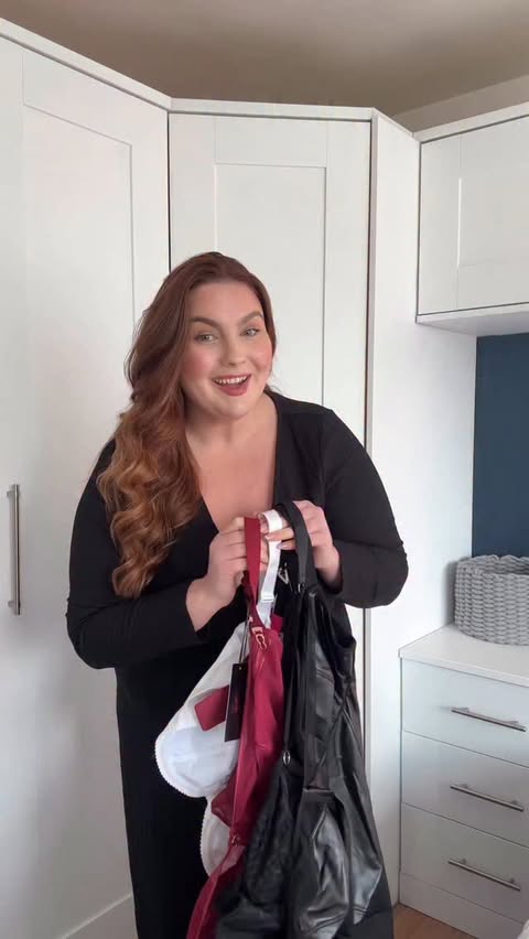 Instagram post by @lauren_frances__ for Curvy Kate. Caption reads: Curvy Kate’s Black Friday Sale has started! ✨

AD....