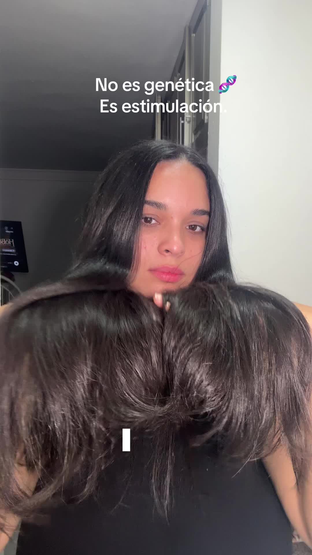 TikTok post by @melrr95 for artnaturals. Caption reads: @artnaturals #hairoiling #hairoil #hairtok [...].