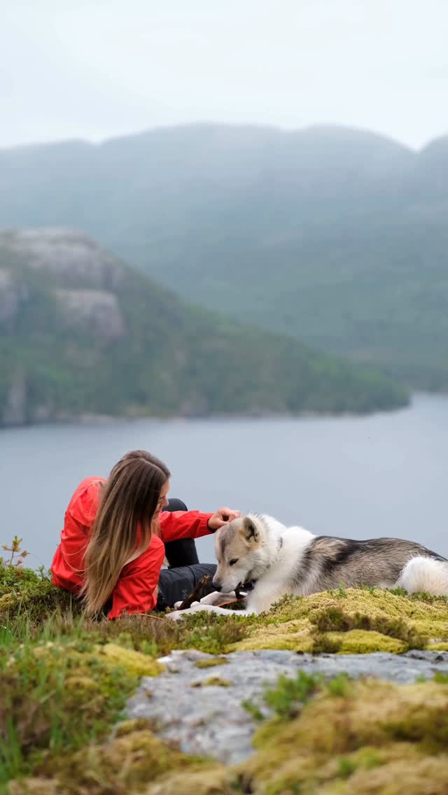Instagram post by @eirinhyllmark for Helly Hansen. Caption reads: Reklame @hellyhansen | Open Mountain Month 
Who....