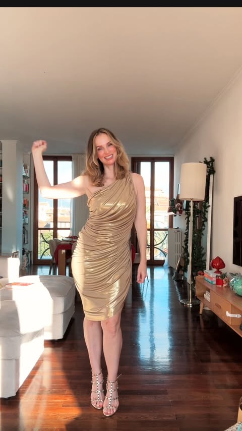 Instagram post by @danaemercer for Women's Best. Caption reads: Which look? And about the failed party - honestly....