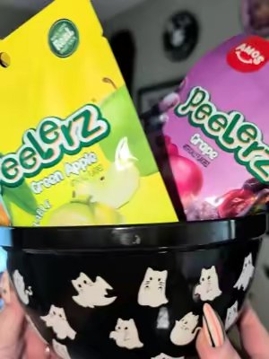TikTok post by @beedubbz11 for Amos Sweets. Caption reads: [...] apple and lemon are BOMB! OMG! #AMOS....
