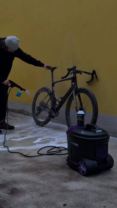 Instagram post by @cyclezirkus for Dynamic Bike Care. Caption reads: „FCK DIRTY BIKES“ 

@dynamicbikecare....