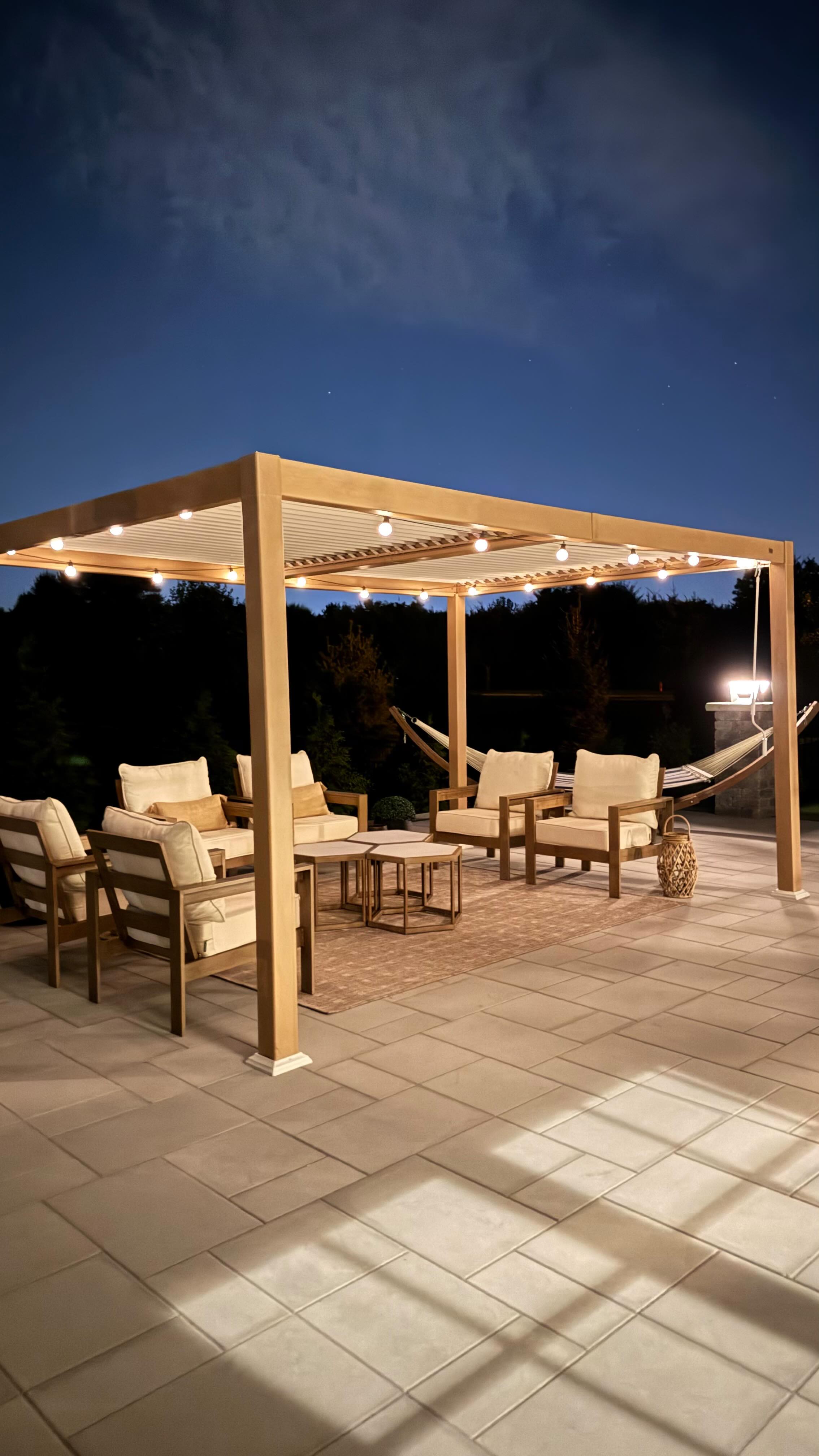 Instagram post by @karen_homestyle for PURPLE LEAF. Caption reads: [...] because of this amazing pergola from....