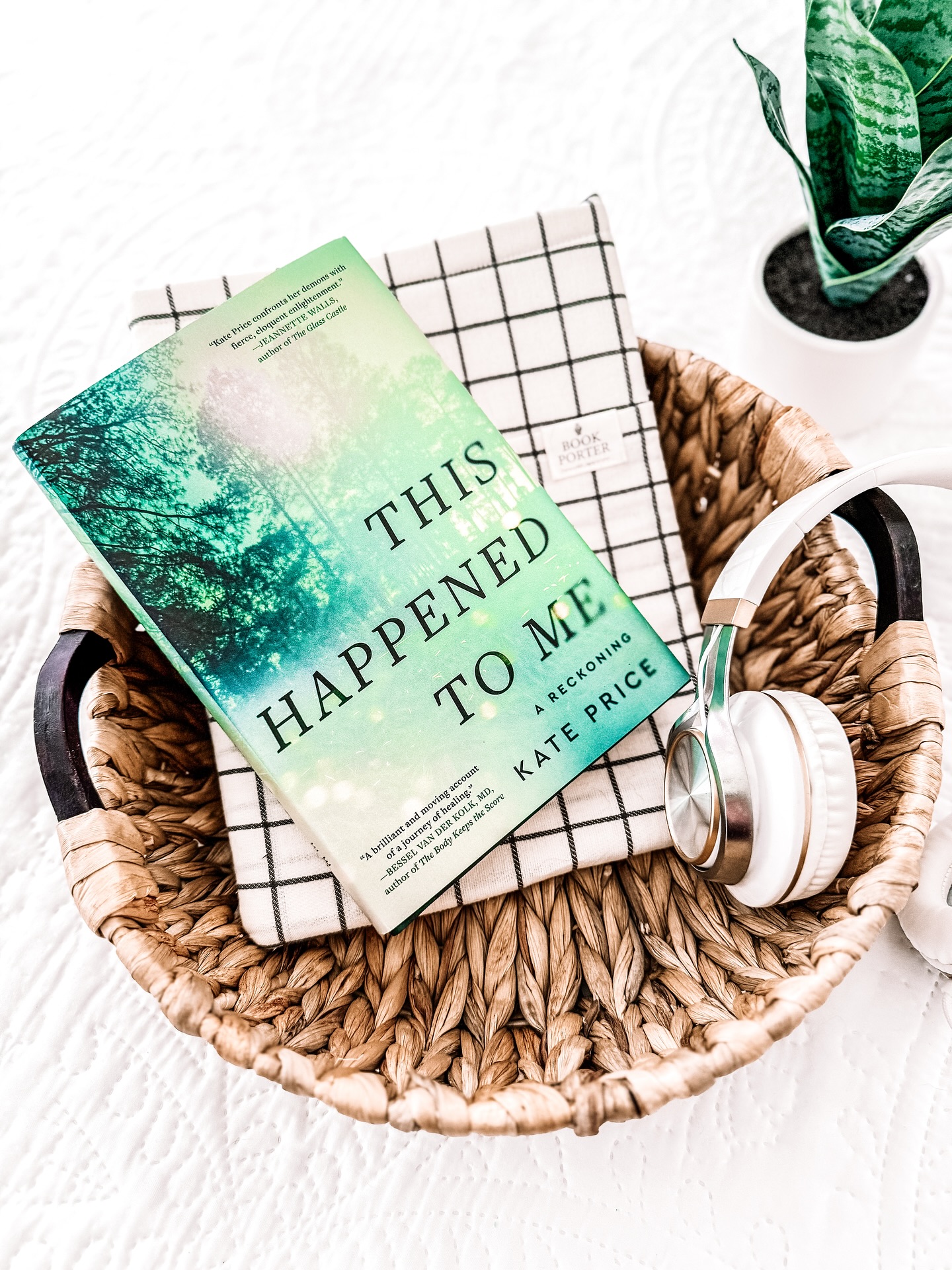 Instagram post by @marensreads for Gallery Books Group. Caption reads: 𝗠𝗘𝗠𝗢𝗜𝗥 𝗠𝗢𝗡𝗗𝗔𝗬 ✨

| #gifted....