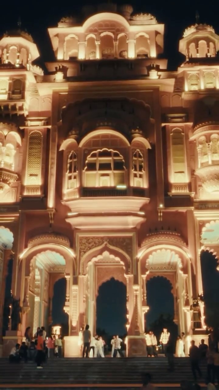 Instagram post by @larissa_wlc for OnePlus India. Caption reads: Was in Jaipur last week for a super fun project....