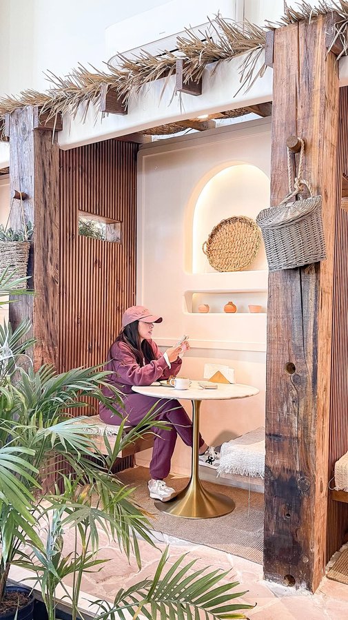 Instagram post by @amandawarren__ for Mazda USA. Caption reads: I am excited to partner with @MazdaUSA this....