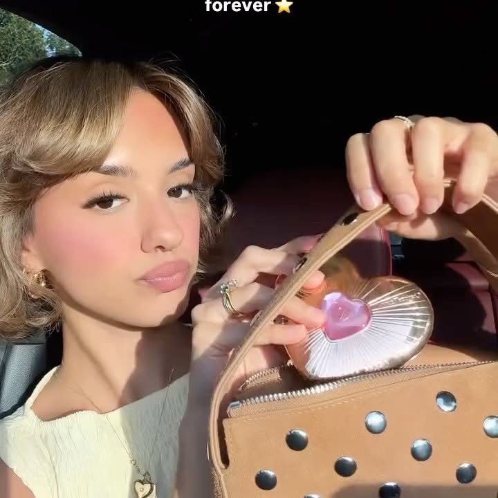 Instagram post by @kikalateefff for Mecca. Caption reads: a passenger princess forever thanks to the loml....