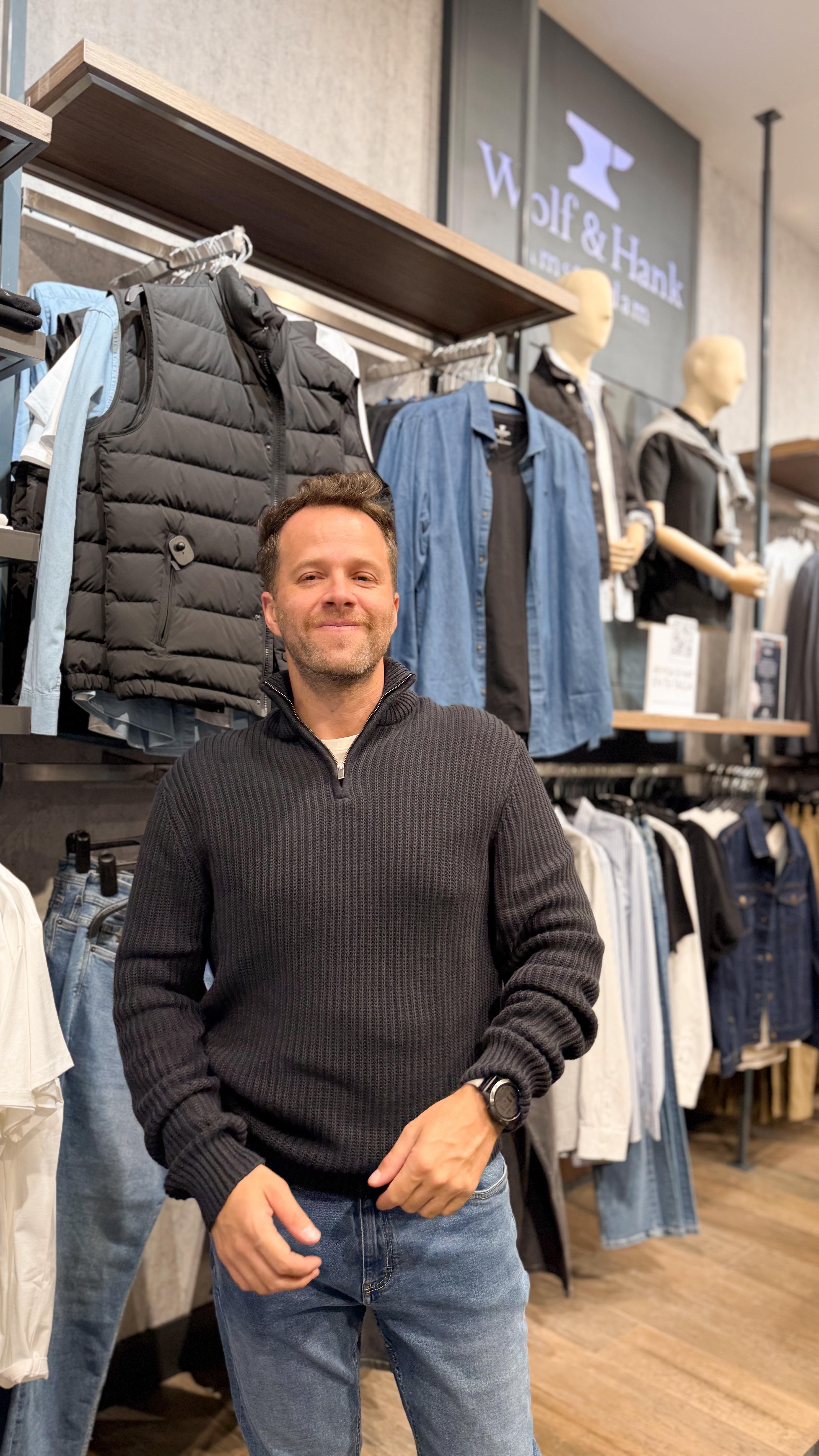 Instagram post by @sebasyepes for Falabella Colombia. Caption reads: Me ha encantado conocer las prendas de Wolf &....