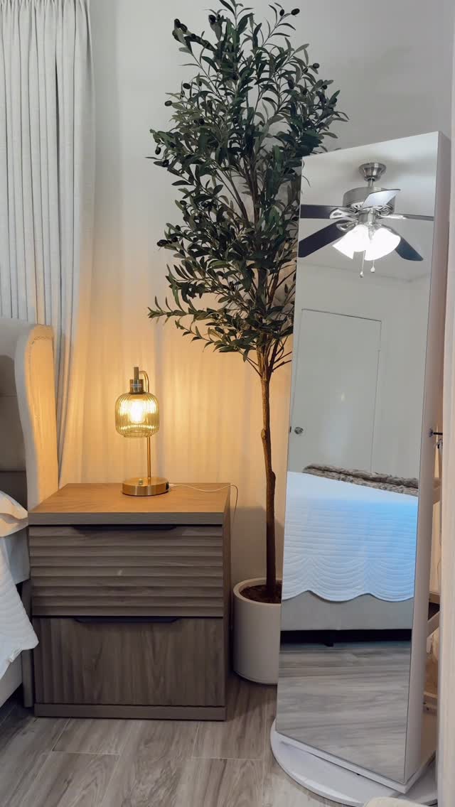 Instagram post by @dary_rem for SONGMICS HOME. Caption reads: ✨ Keep your jewelry safe, organized, and....