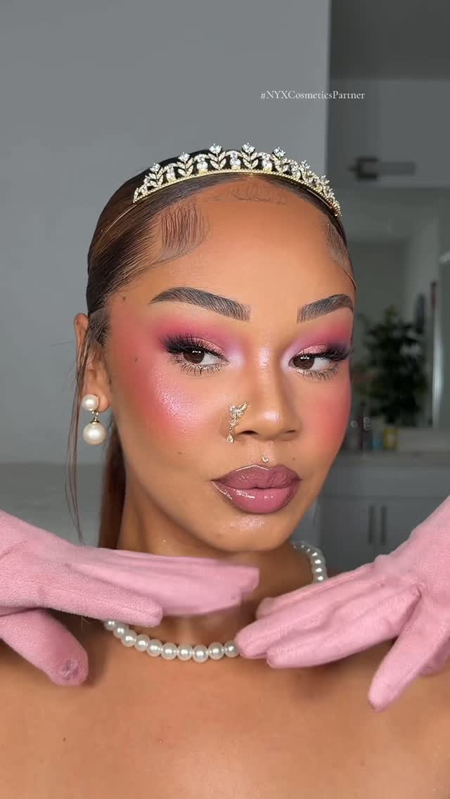 Instagram post by @tijerarayemua for Bridgerton. Caption reads: [...] character era with @nyxcosmetics x....