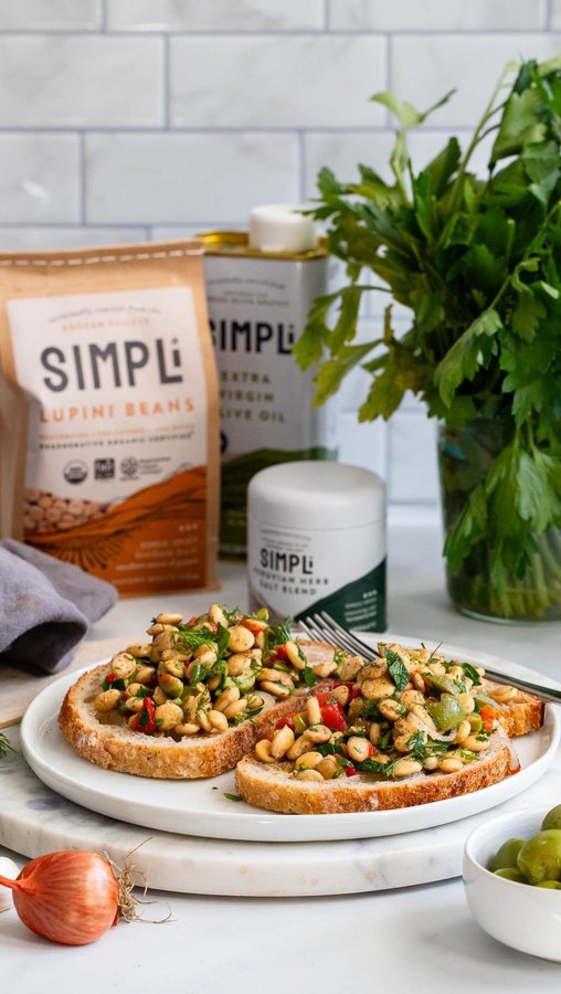 Instagram post by @dietitiandebbie for SIMPLi. Caption reads: [...] in a good bean salad. I love using....