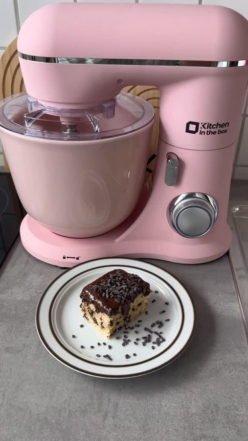 Instagram post by @den.ic.life for Kitcheninthebox. Caption reads: (Bezahlte Partnerschaft)
Everything in my kitchen....