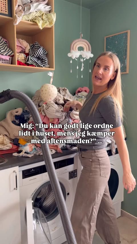 Instagram post by @julieelsebeth for HelloFresh. Caption reads: reklame @hellofreshdanmark | “HELLE FOR AT STÅ....