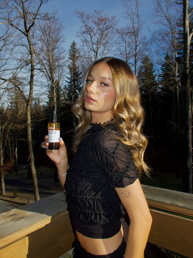 Instagram post by @iineezka for L'Oréal Professionnel Paris. Caption reads: nowy ulubieniec w mojej kolekcji kosmetyków, czyli....