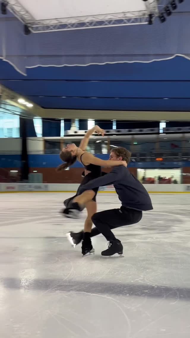 Instagram post by @isabellaflores_ for Honeylove. Caption reads: Can’t get enough of this bodysuit from @honeylove…....