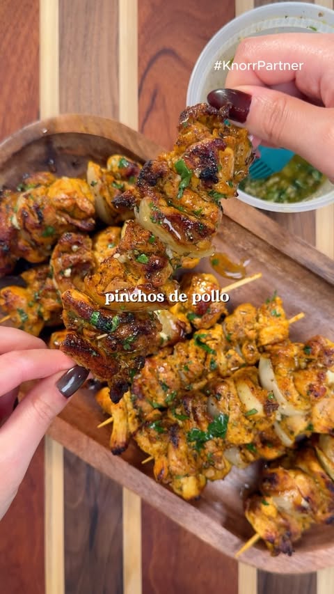 Instagram post by @hennasharee for Knorr US. Caption reads: #KnorrPartner mojo-basted pinchos de pollo made....