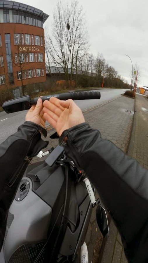 Instagram post by @jaygino.official for Amotopart. Caption reads: [...] @ctcbikeparts 
🤝 @cardosystems_de 
🤝....