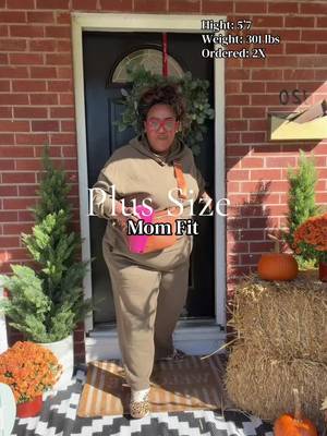 TikTok post by @carolynloves121 for PrettyGarden. Caption reads: [...] #PlusSizeClothes #2PieceOutfit.@PrettyGarden.