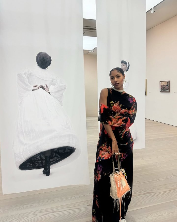 Instagram post by @jadepearl_ for Saatchi Gallery. Caption reads: Stunning, powerful art! Thank you for the....