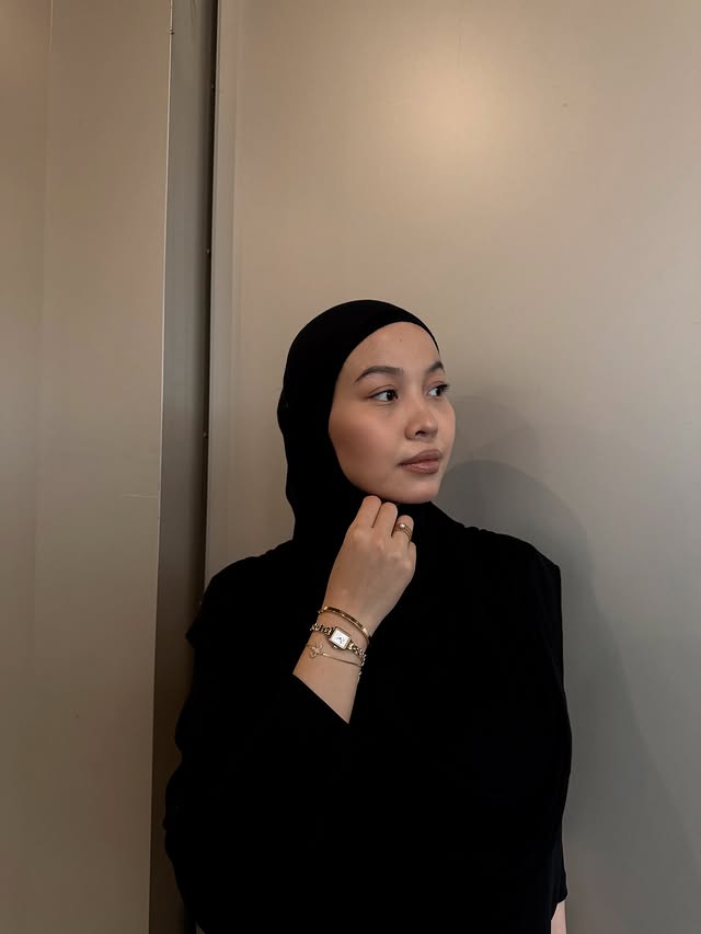 Instagram post by @vvafarrah for Daniel Wellington. Caption reads: [...] first day out 🤍 

wearing our new....