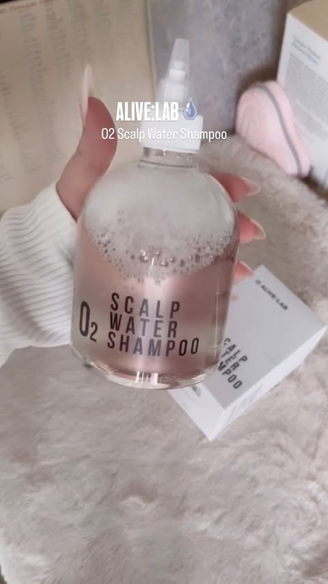 Instagram post by @fr.fr.fr9 for Alivelab. Caption reads: [...] ALIVE:LAB O2 Scalp Water Shampoo....