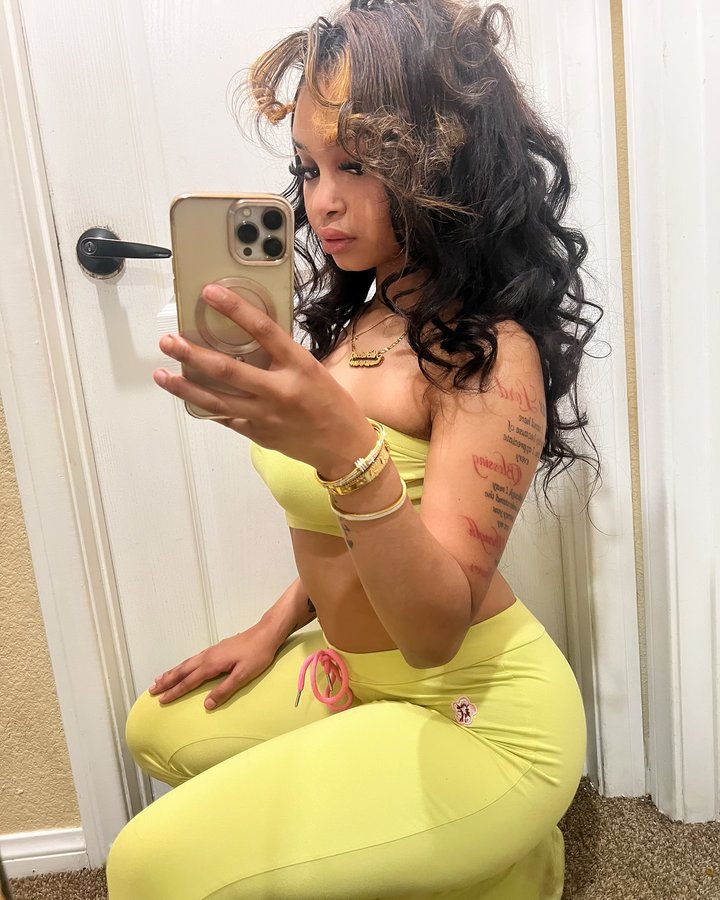 Instagram post by @niichelle for Jurllyshe. Caption reads: blowing 😙s like a blunt Shop: @jurllyshe 🍀....