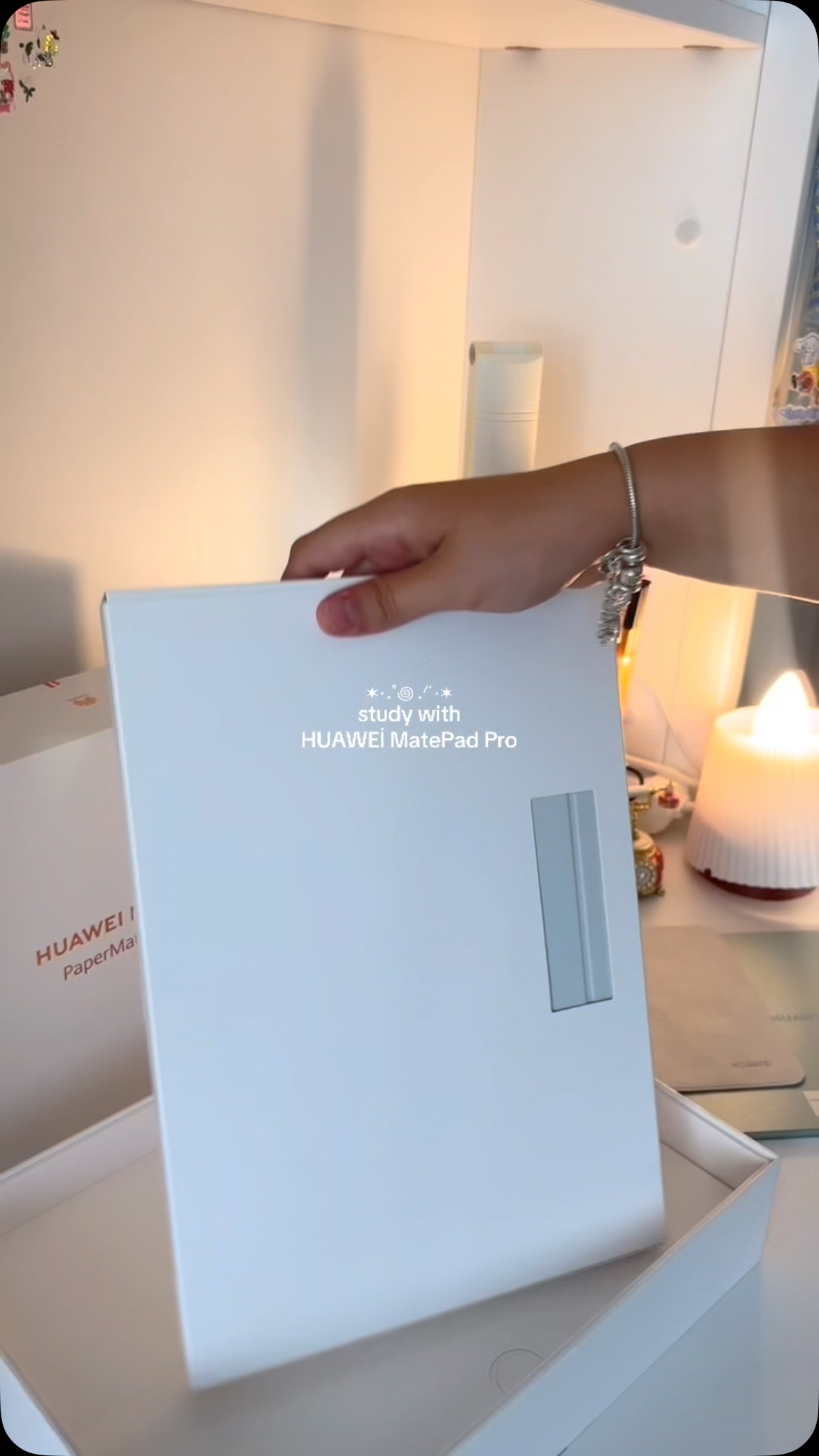 Instagram post by @pelins_diaryy for Huawei Mobile France. Caption reads: 🎓 Ders çalışırken sana gerçekten yardımcı olacak....