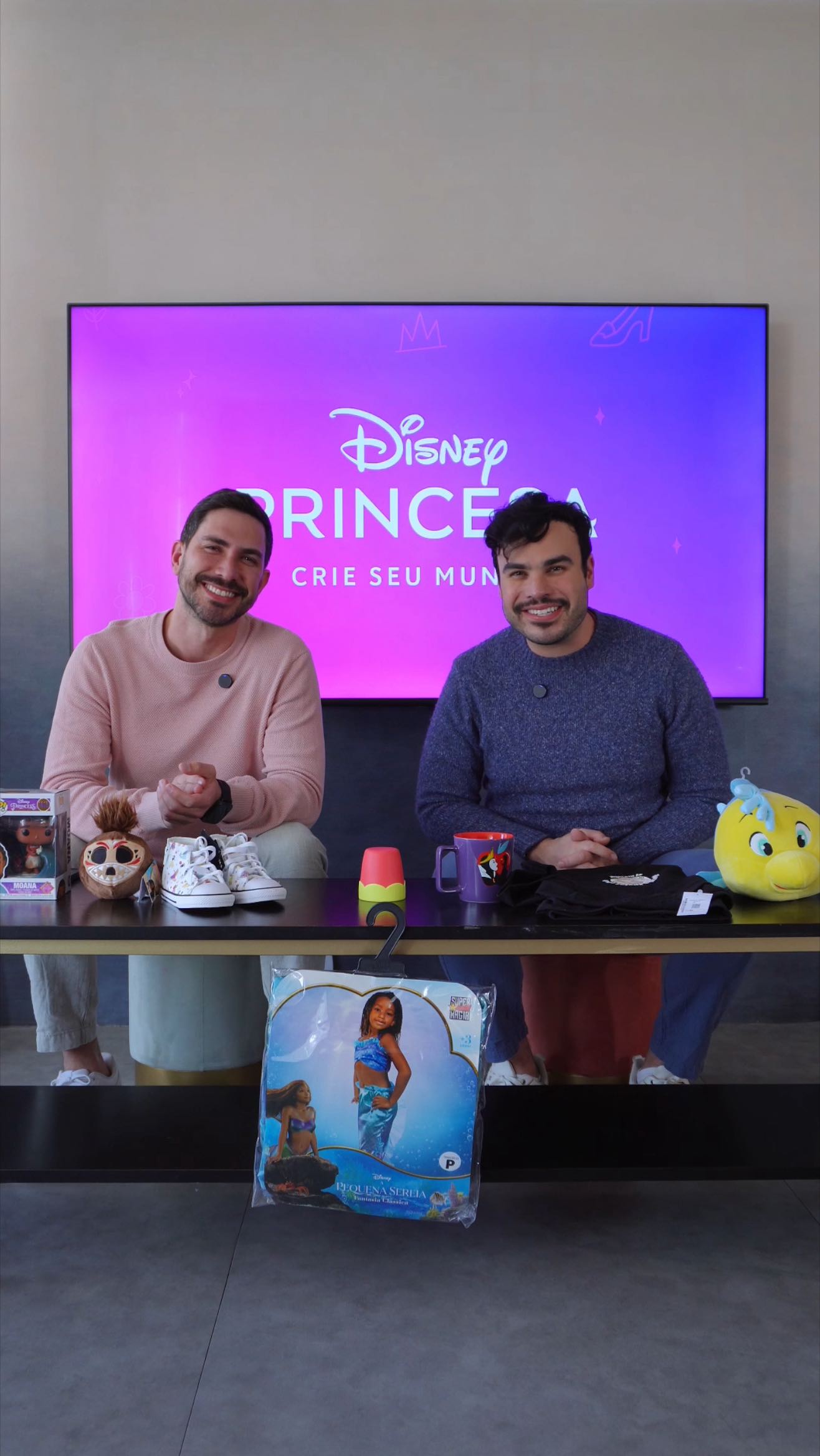 Instagram post by @2depais for Riachuelo. Caption reads: Desafio lançado: quem sabe mais sobre as princesas....
