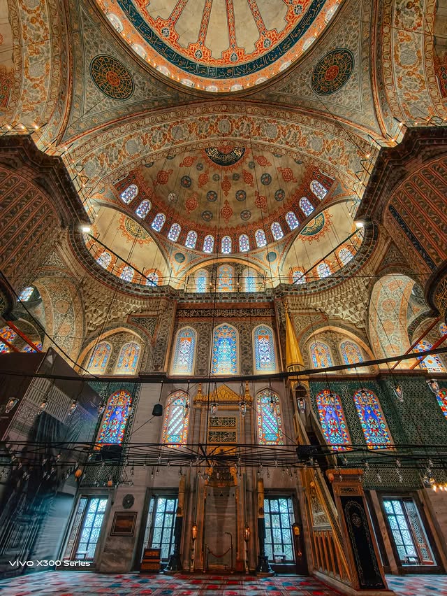 Instagram post by @kashmirthroughmylens for Vivo. Caption reads: All images shot on #vivoX300 Pro. Between the call....