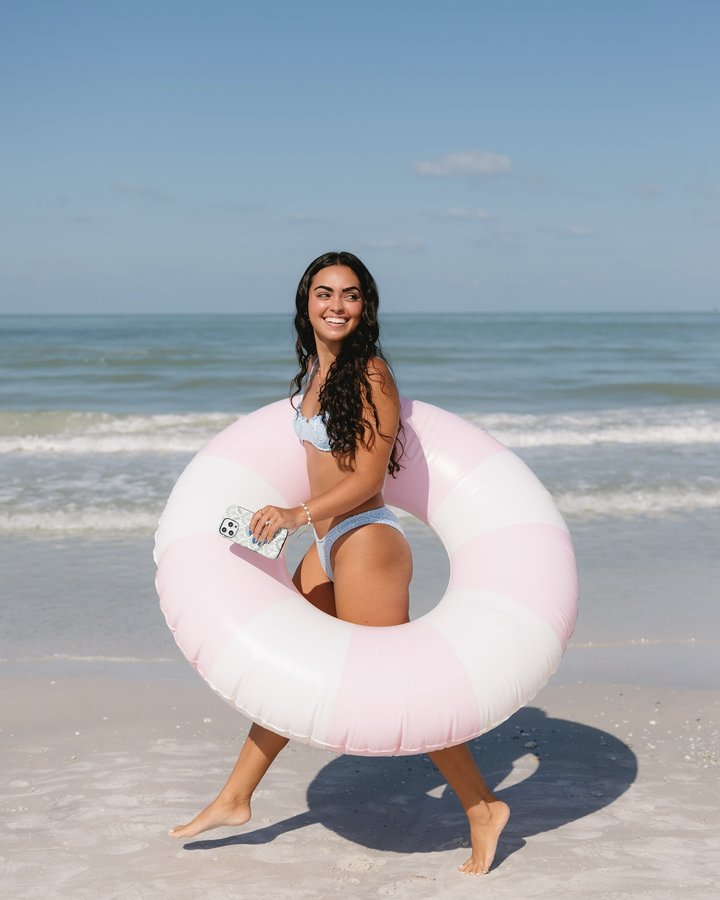 Instagram post by @ginaammarie for Getcasely. Caption reads: [...] code: GINAAMMARIE30 for money off!....