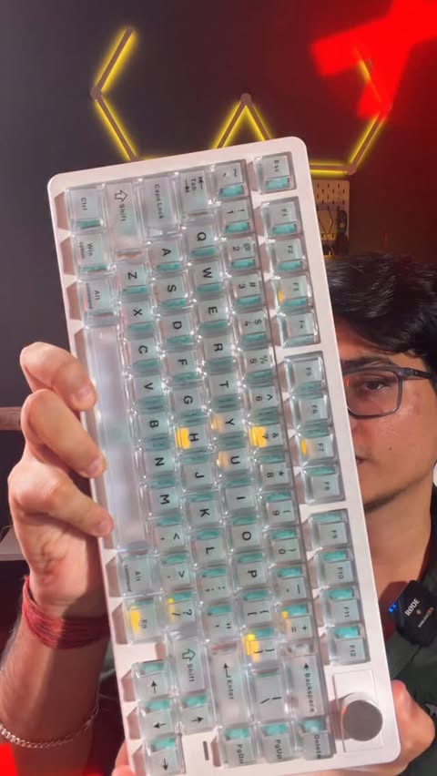 Instagram post by @tech__18 for Epomaker. Caption reads: Epomaker Sale is Live😋 Comment “Keys” For The....