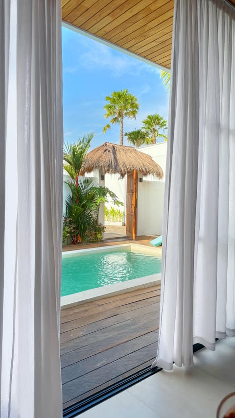 Instagram post by @kaylah.holmes for White Fox Boutique. Caption reads: Me because my code ‘KAYLAHXWF’ is 30% off right....