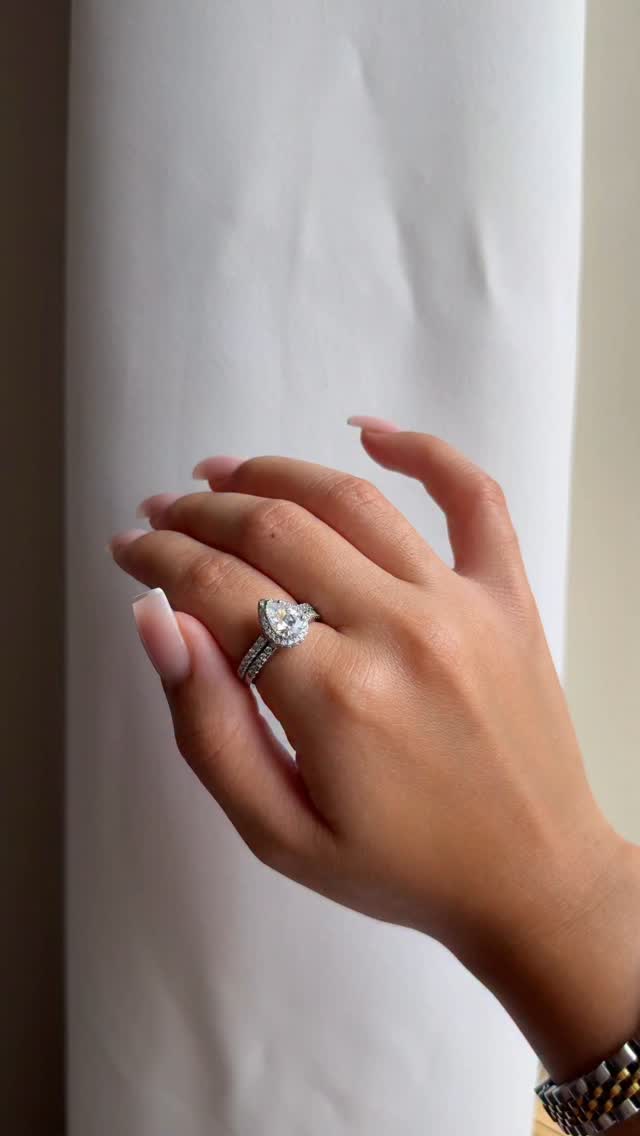 Instagram post by @v.noneva for EAMTI Jewelry. Caption reads: [...] I’ve been obsessed with lately🤍....