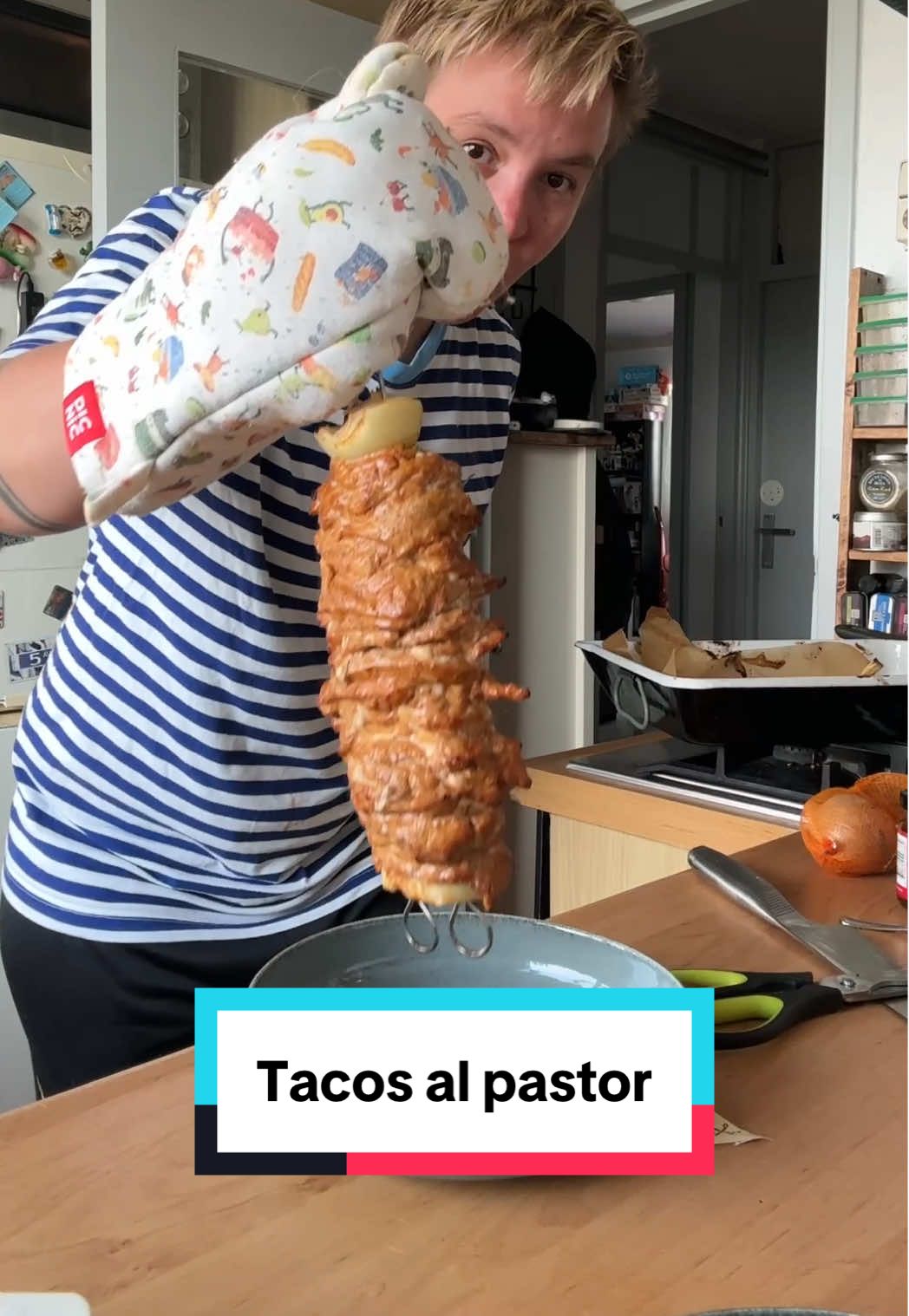 TikTok post by @sorayariem.psd for Santa Maria NL. Caption reads: Happy Taco Friday! Deel je eten eens met iemand....