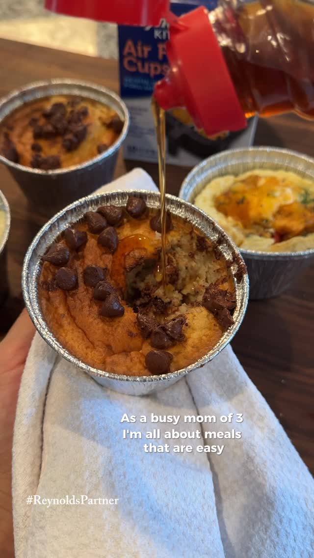 Instagram post by @foodies.stay.fit for Reynolds Brands. Caption reads: #ReynoldsPartner Busy mornings call for easy wins,....