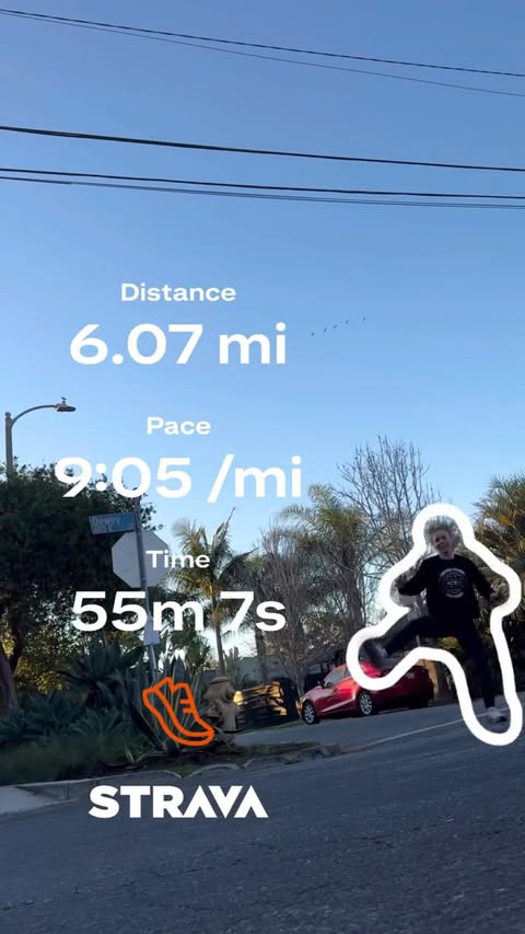 Instagram post by @runaroundsoph for Strava. Caption reads: [...] #justrunnerthings #stravapartner....