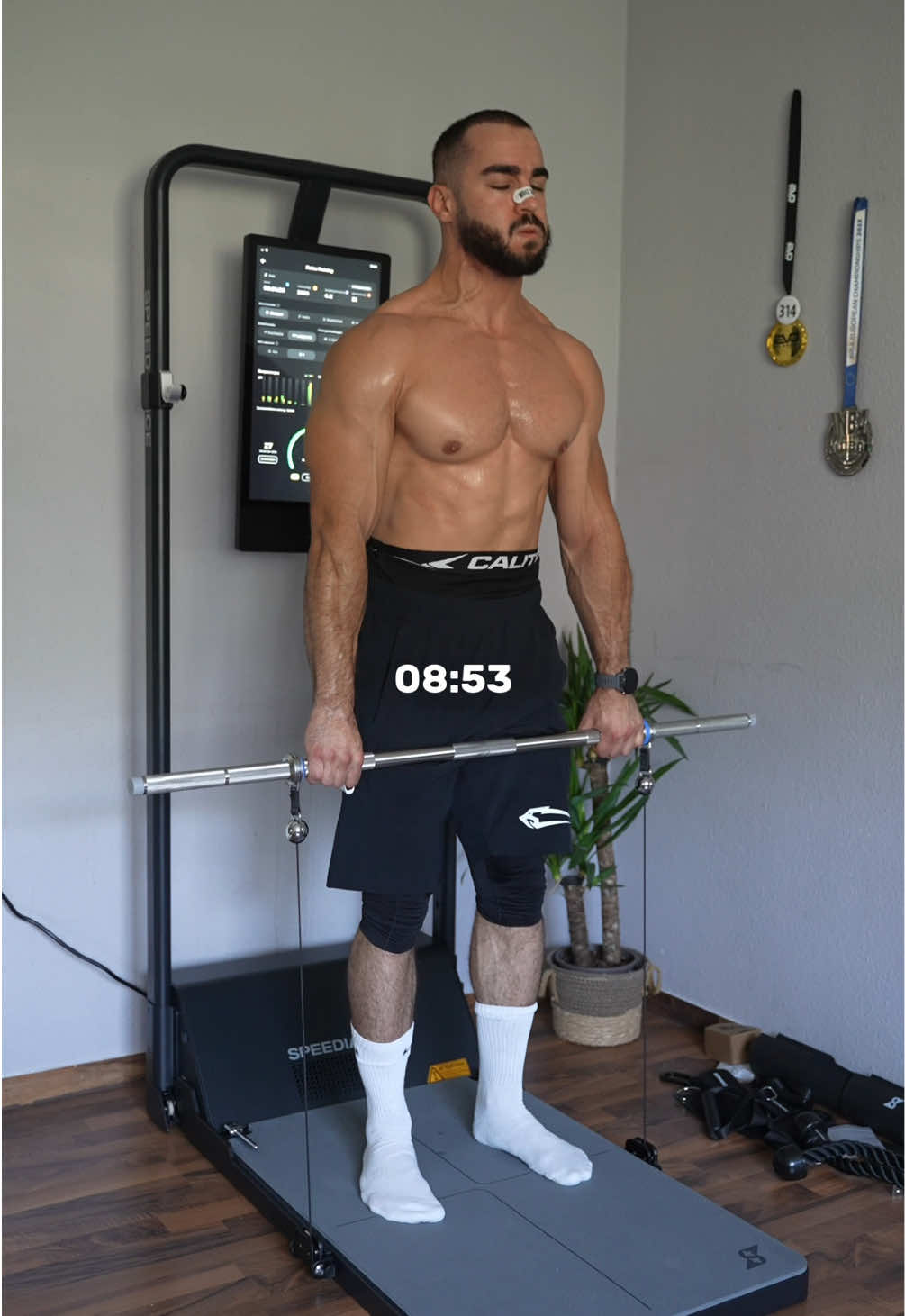 TikTok post by @fatihbicioglu for Neosupps. Caption reads: Code FATIH bei @Neosupps [werbung] #motivation....