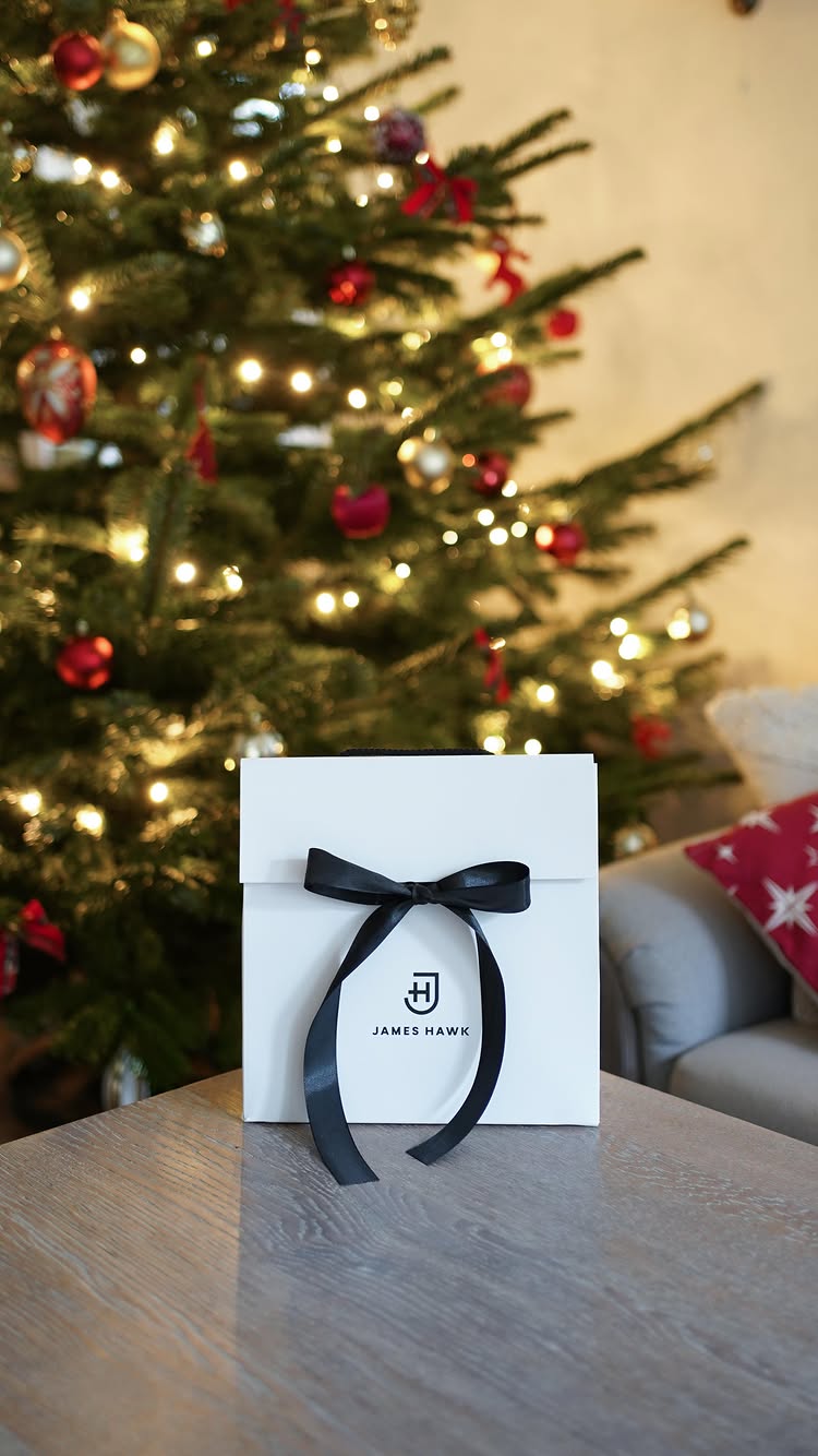 Instagram post by @kinga.haczek for Leroy Merlin Polska. Caption reads: Zawsze mam problem z prezentem świątecznym dla....