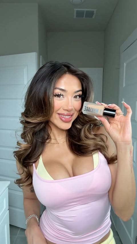Instagram post by @ashleyyguzmannn for IL MAKIAGE. Caption reads: [...] foundation! 🙂‍↕️ my new go to!!!✨🤍....