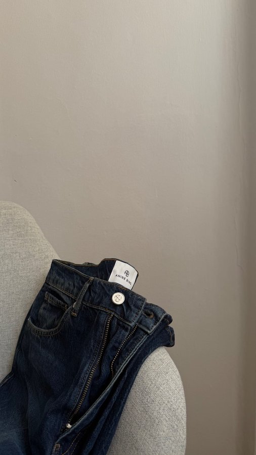 Instagram post by @la.cosy for ANINE BING. Caption reads: This jeans are everything 💙 @aninebingofficial ....