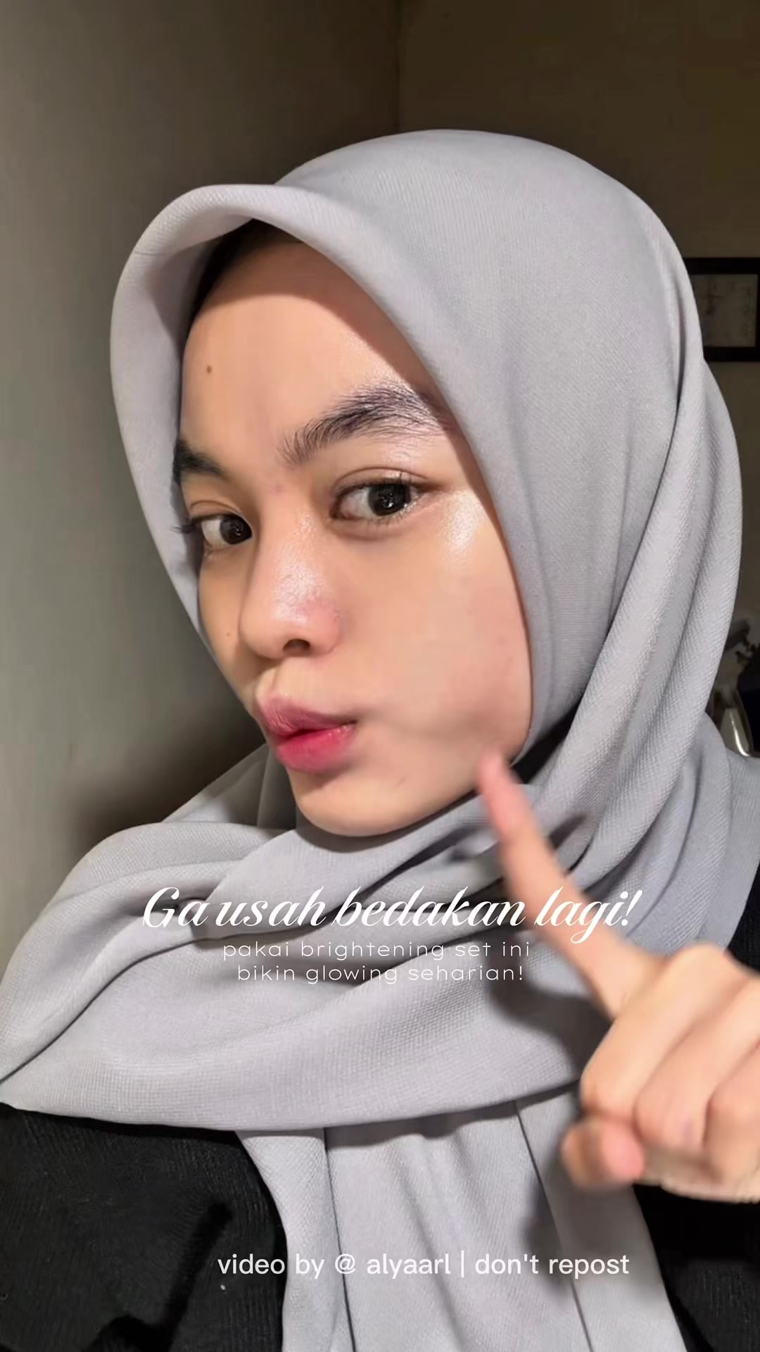 TikTok post by @alyaarl for Laboré Sensitive Skin Expert. Caption reads: combo yang bikin pede no makeup seharian😆....