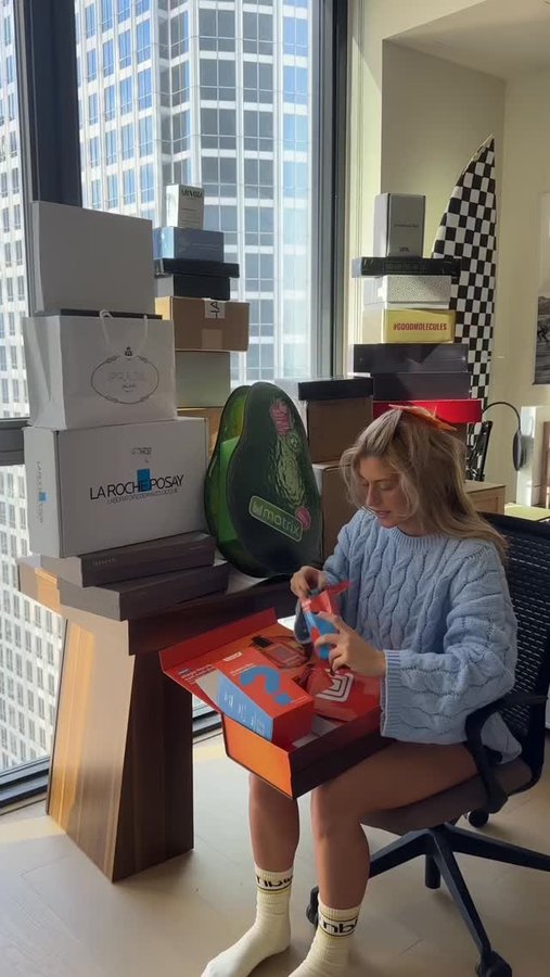 Instagram post by @runwithalexandra for OneSkin. Caption reads: CHRISTMAS CAME EARLY ?!?!! WHAT !!! this in....