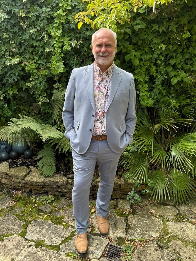 Instagram post by @richardgodfrayhoare for Yiume. Caption reads: [...] today wearing my very appropriate Yiume®....