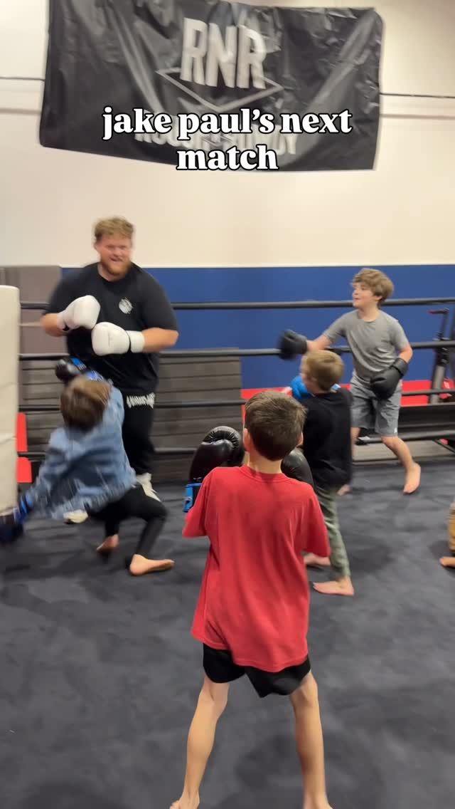 Instagram post by @cakepaul_ for Kinda Fit Kinda Fat. Caption reads: [...]....