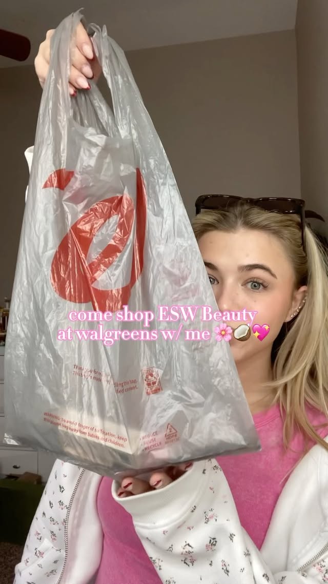 Instagram post by @lilylamonrichardson for eswbeauty. Caption reads: [...] hydrating or protecting the lips! #eswbeauty....